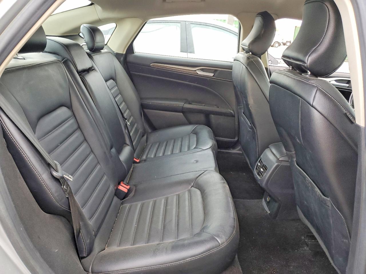 2017 FORD FUSION SE photo 19