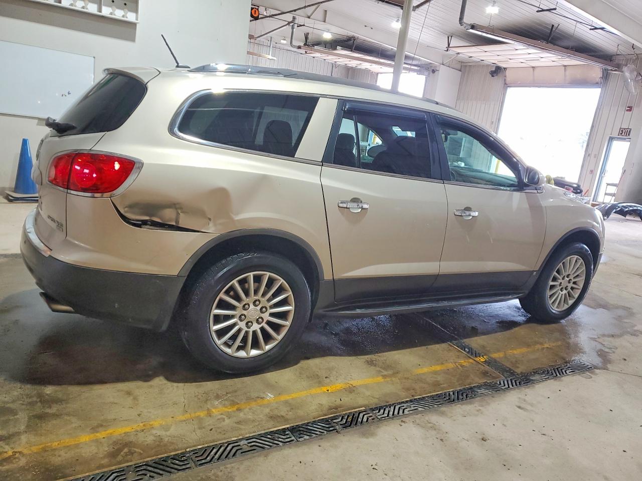 2011 BUICK ENCLAVE CXL photo 5