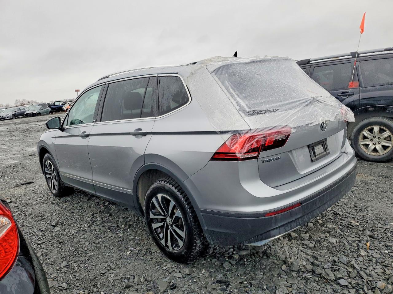 2021 VOLKSWAGEN TIGUAN SE photo 3