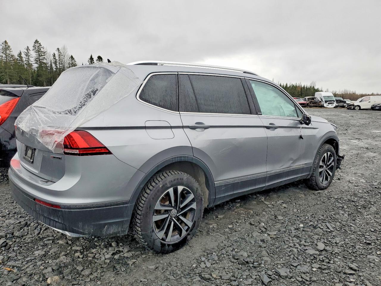 2021 VOLKSWAGEN TIGUAN SE photo 5