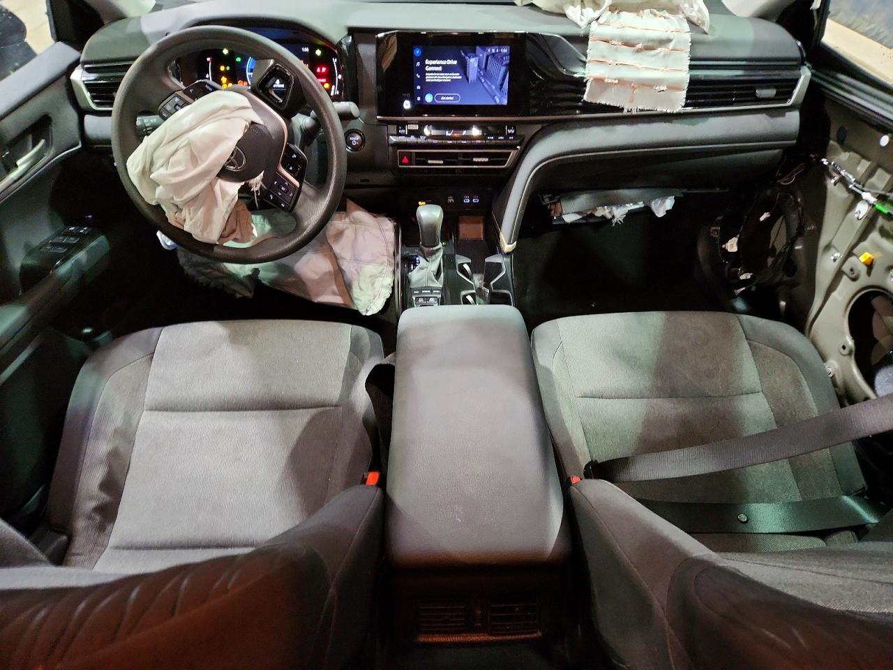 2025 TOYOTA CAMRY LE photo 8