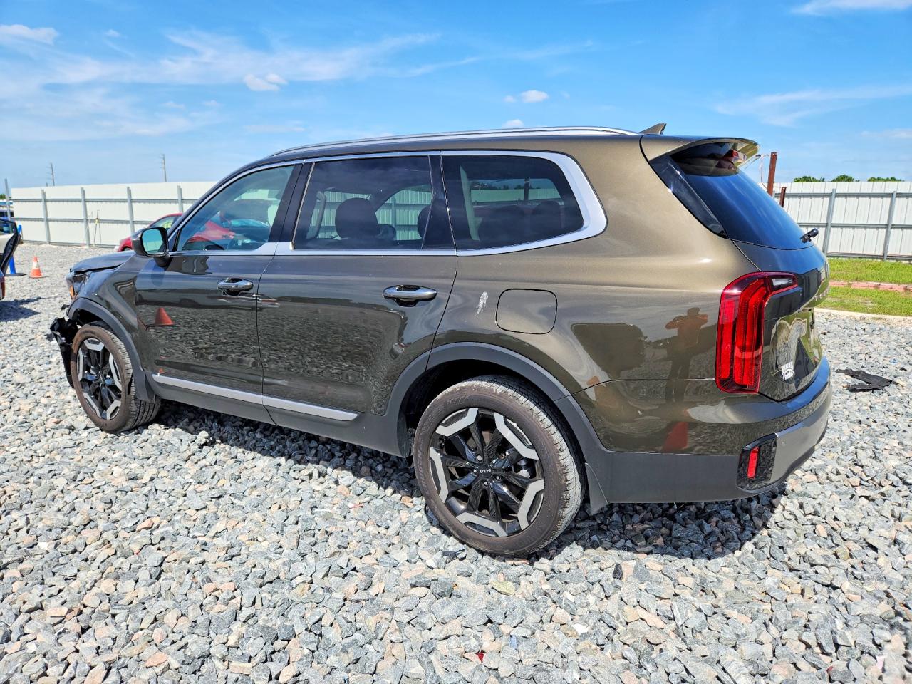 2025 KIA TELLURIDE S photo 3