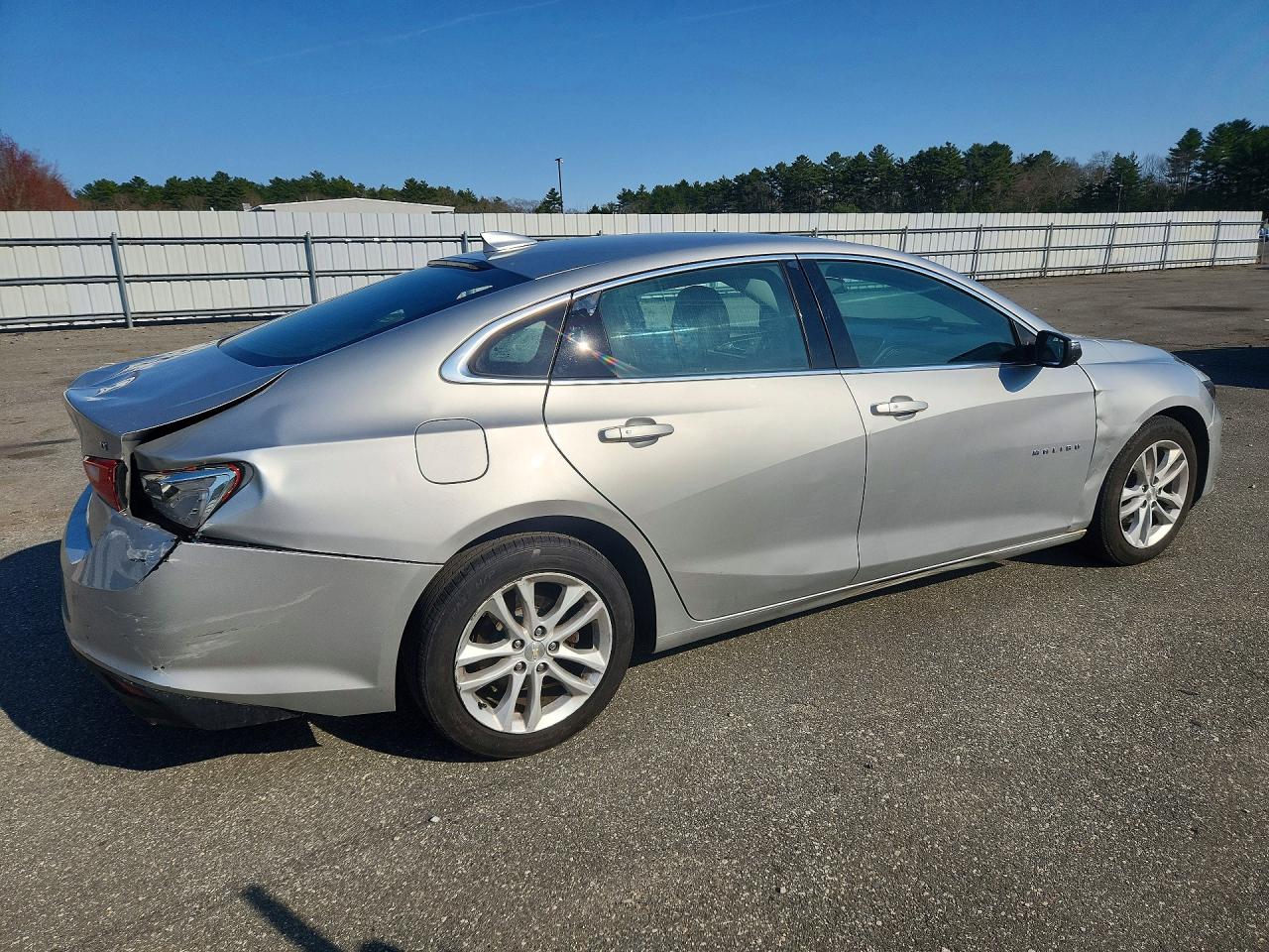 2017 CHEVROLET MALIBU LT photo 5