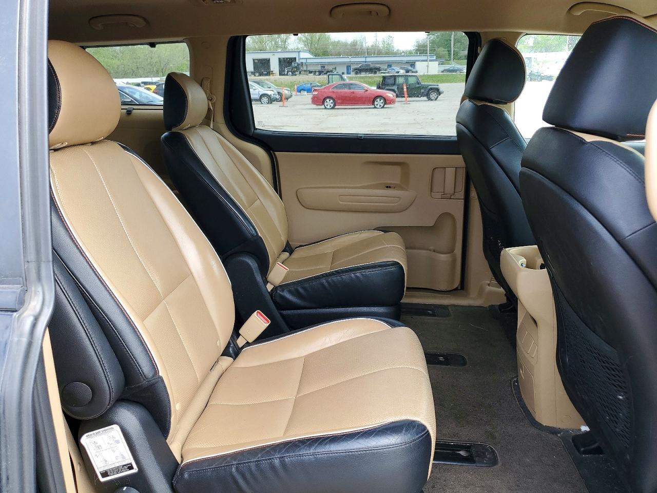 2017 KIA SEDONA LX photo 11