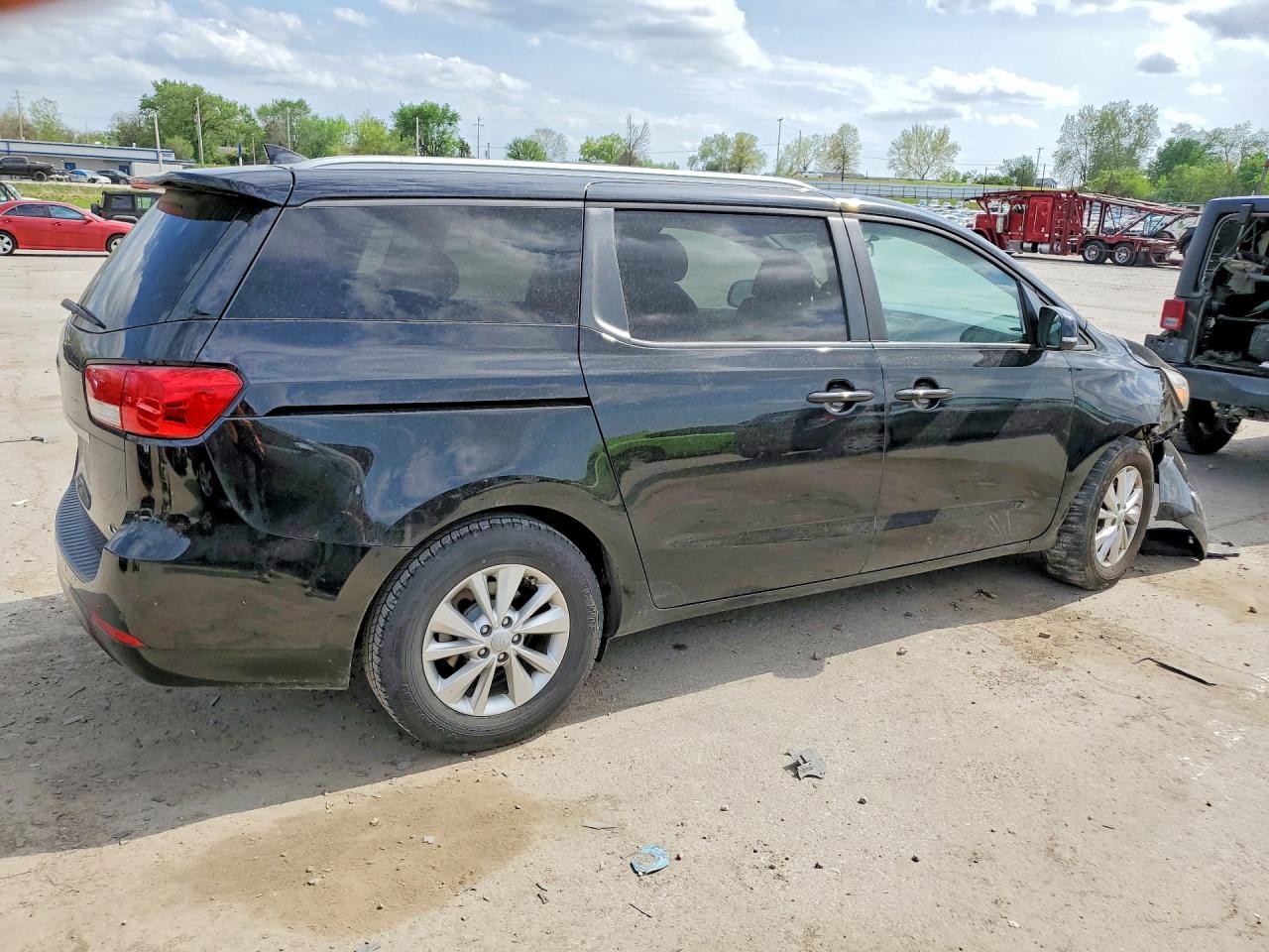 2017 KIA SEDONA LX photo 3