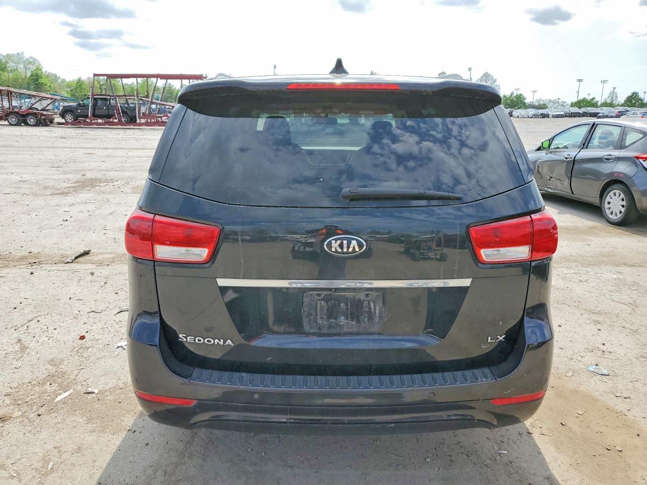 2017 KIA SEDONA LX photo 6