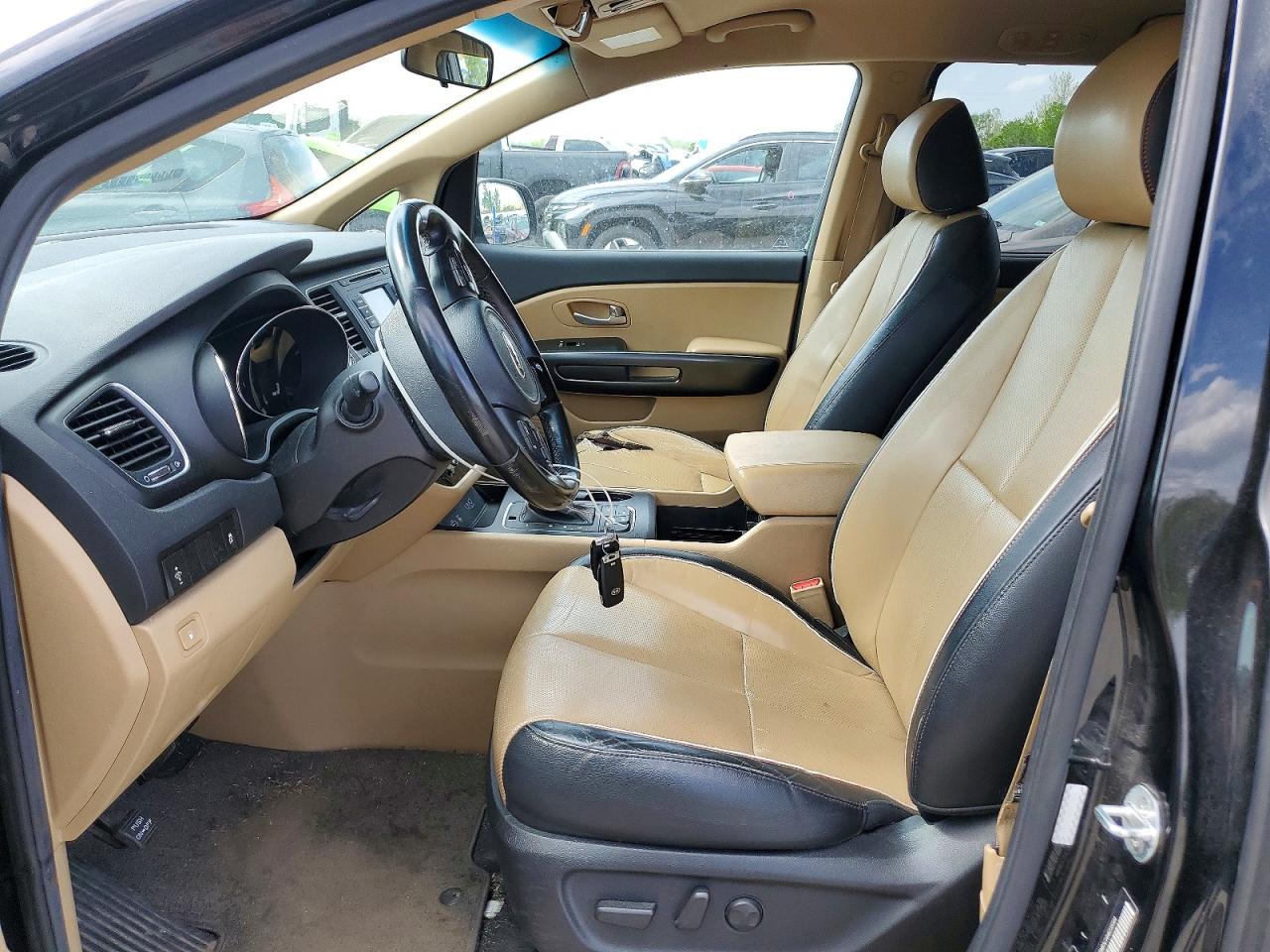 2017 KIA SEDONA LX photo 7