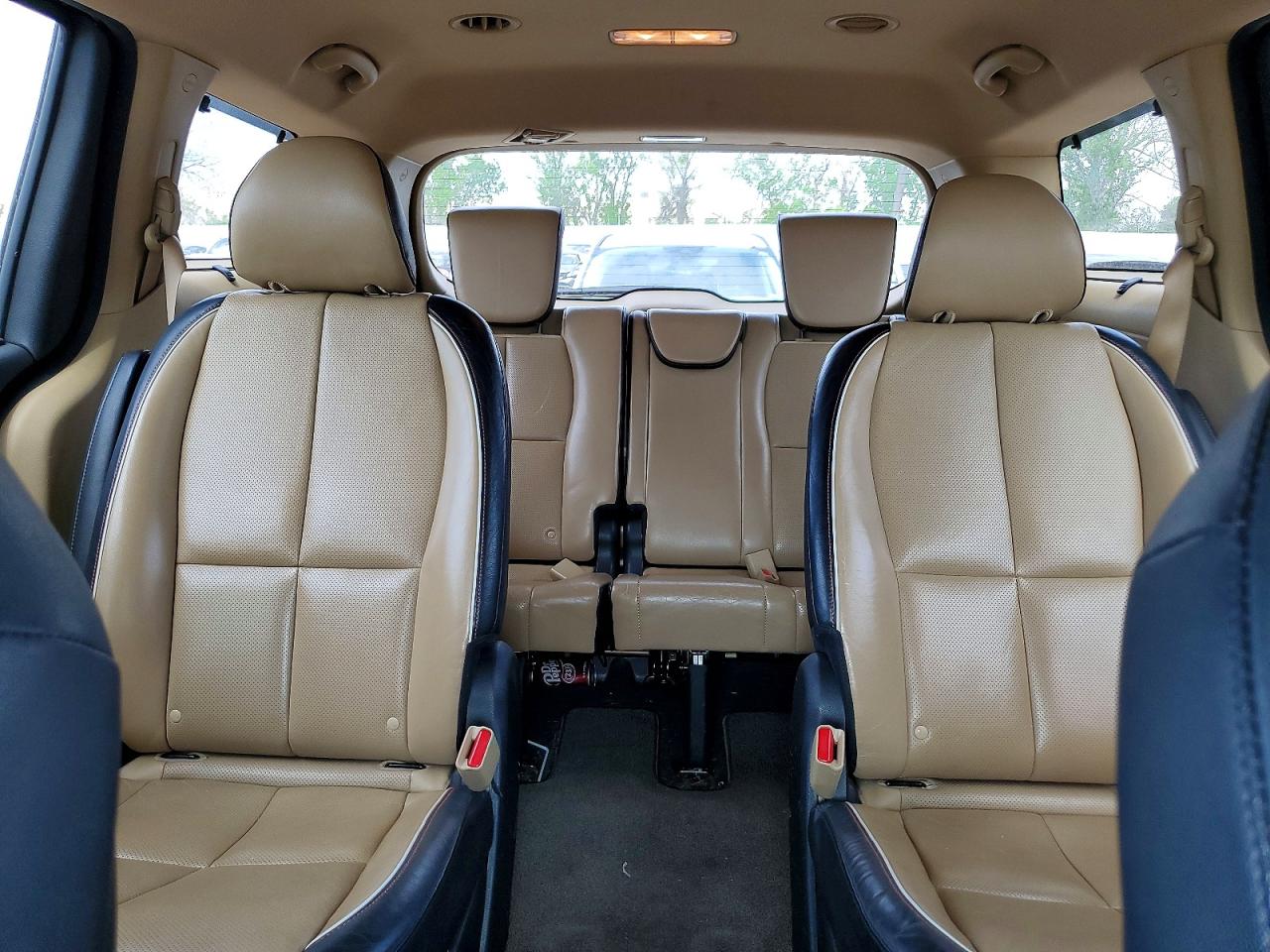 2017 KIA SEDONA LX photo 10
