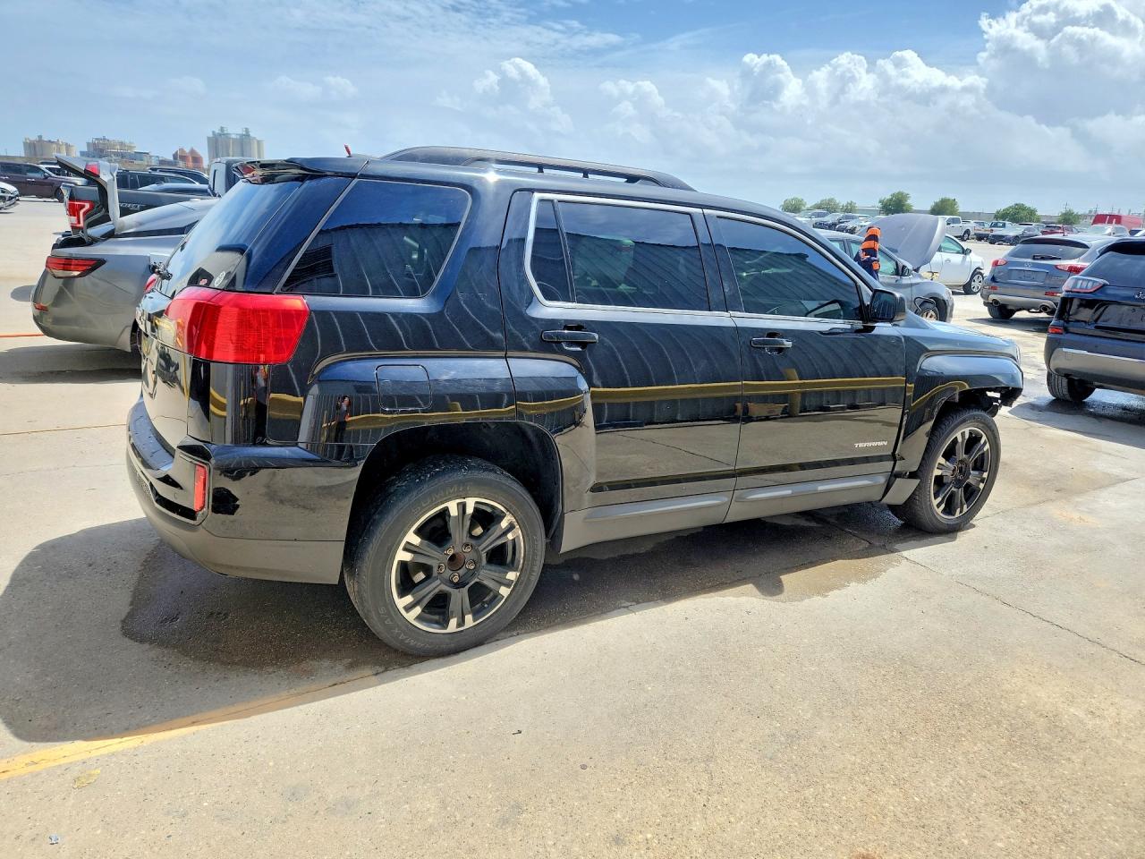 2017 GMC TERRAIN SLT photo 5