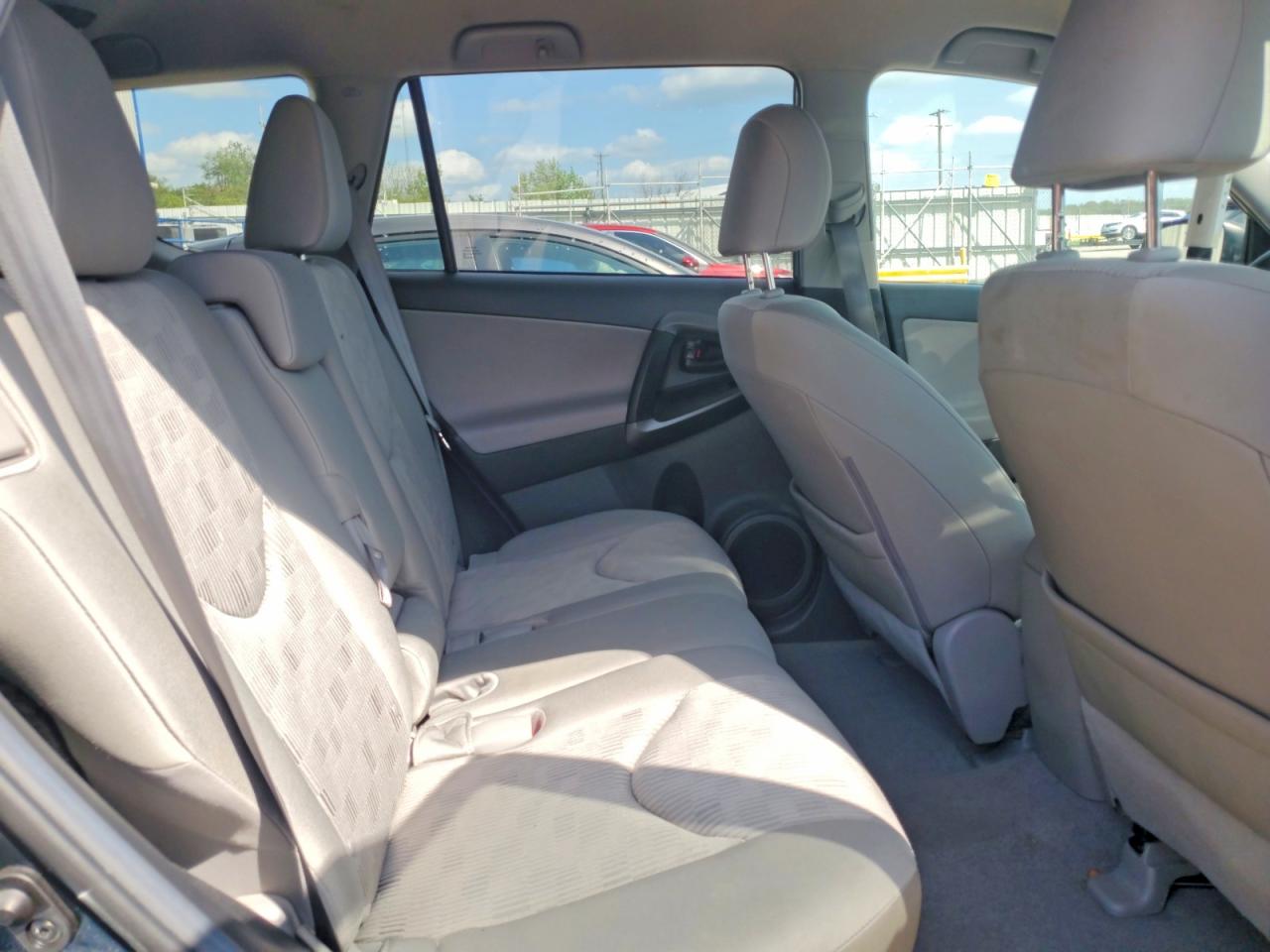 2012 TOYOTA RAV4 BASE photo 31