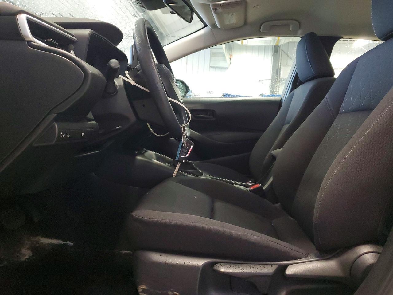 2025 TOYOTA COROLLA LE photo 19