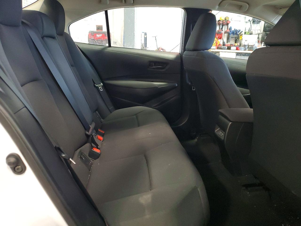 2025 TOYOTA COROLLA LE photo 28