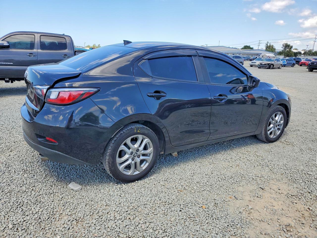 2019 TOYOTA YARIS L photo 5
