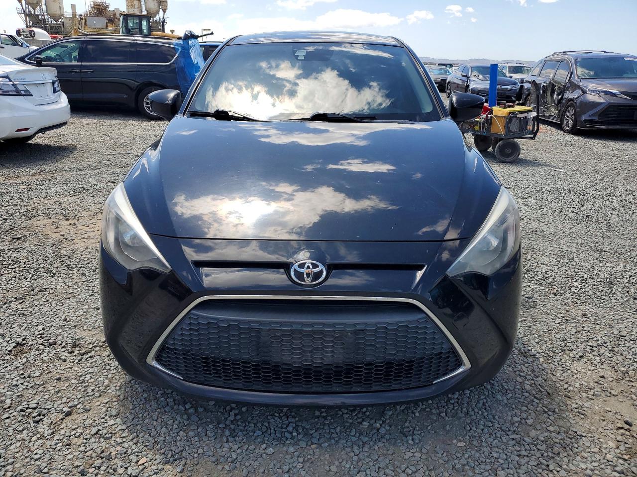 2019 TOYOTA YARIS L photo 9