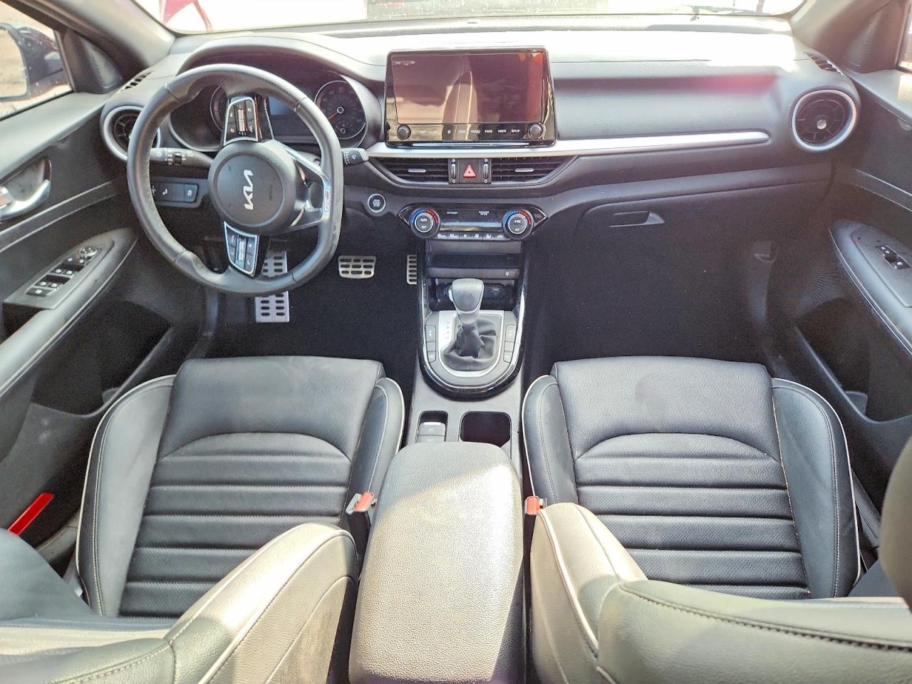 2024 KIA FORTE GT LINE photo 15
