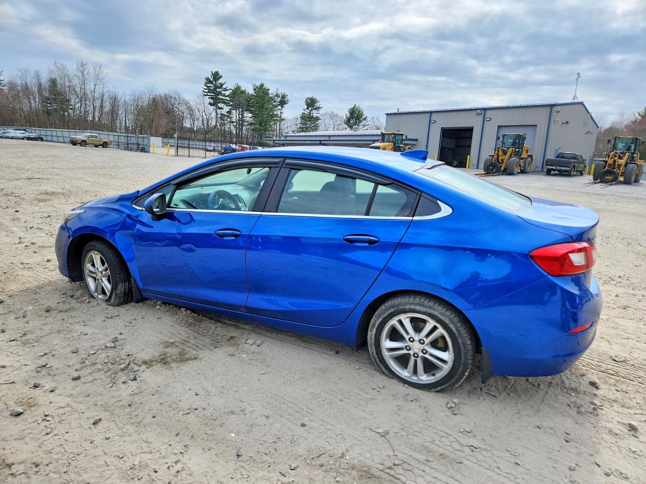 2017 CHEVROLET CRUZE LT photo 3