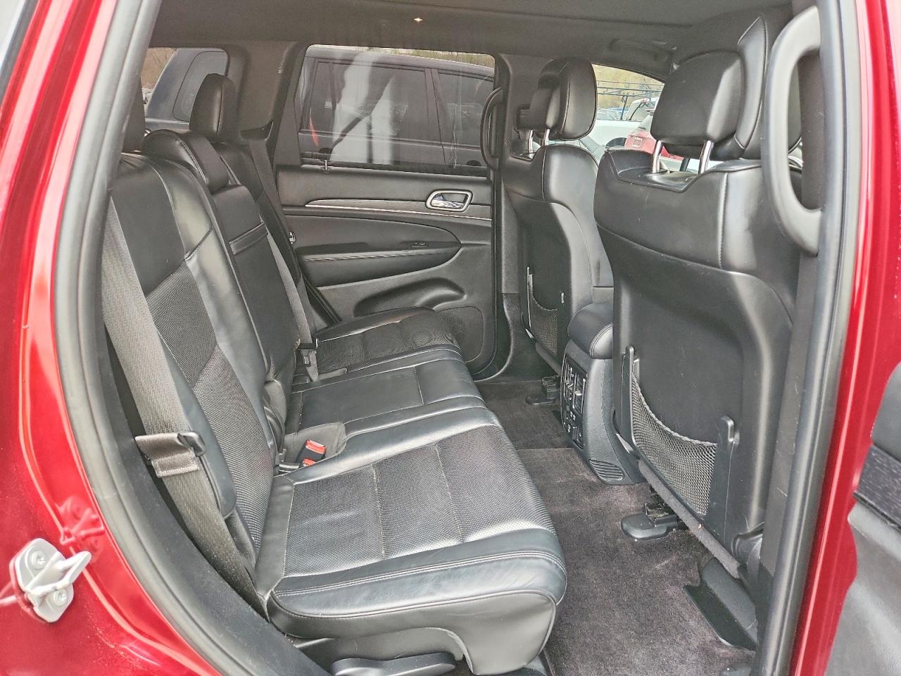 2018 JEEP GRAND CHEROKEE OVERLAND photo 11