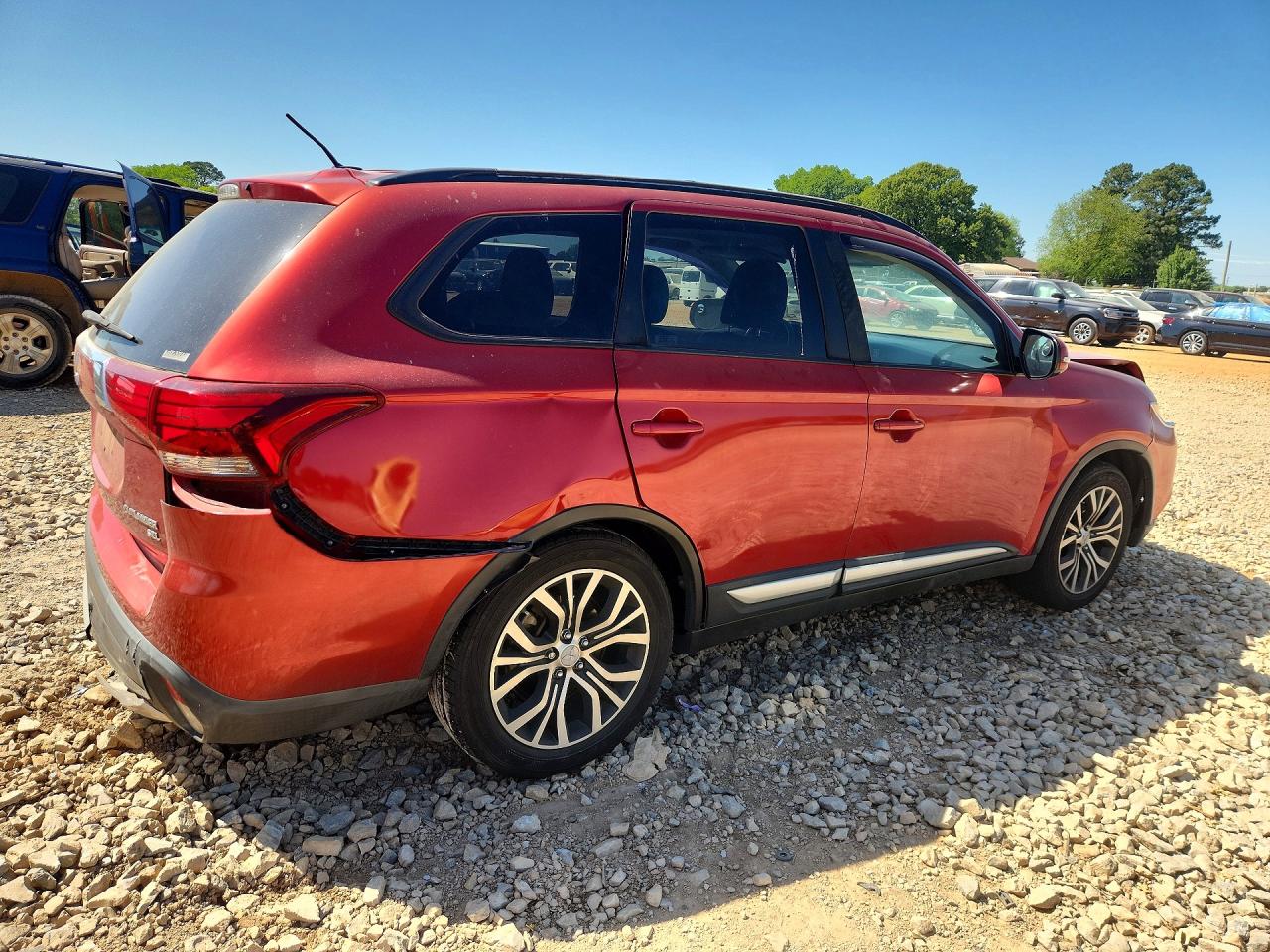2016 MITSUBISHI OUTLANDER SE photo 5