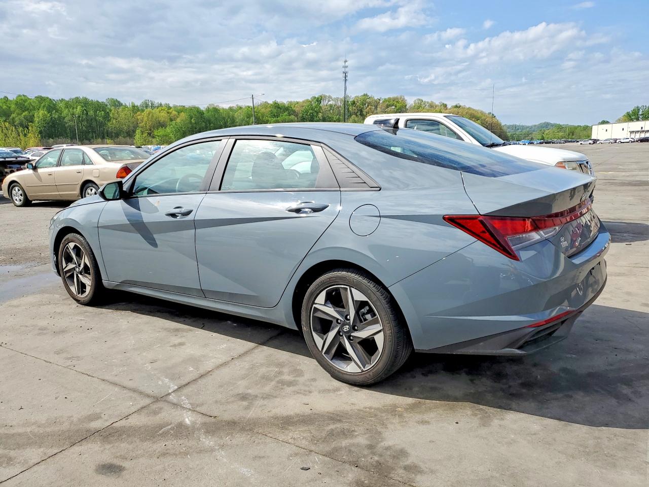 2023 HYUNDAI ELANTRA SEL photo 3