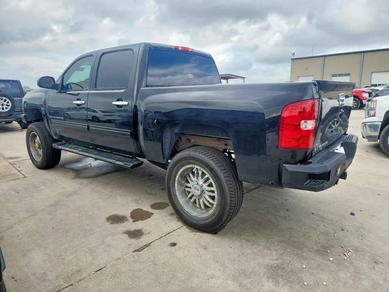 2009 CHEVROLET SILVERADO K1500 LT photo 3