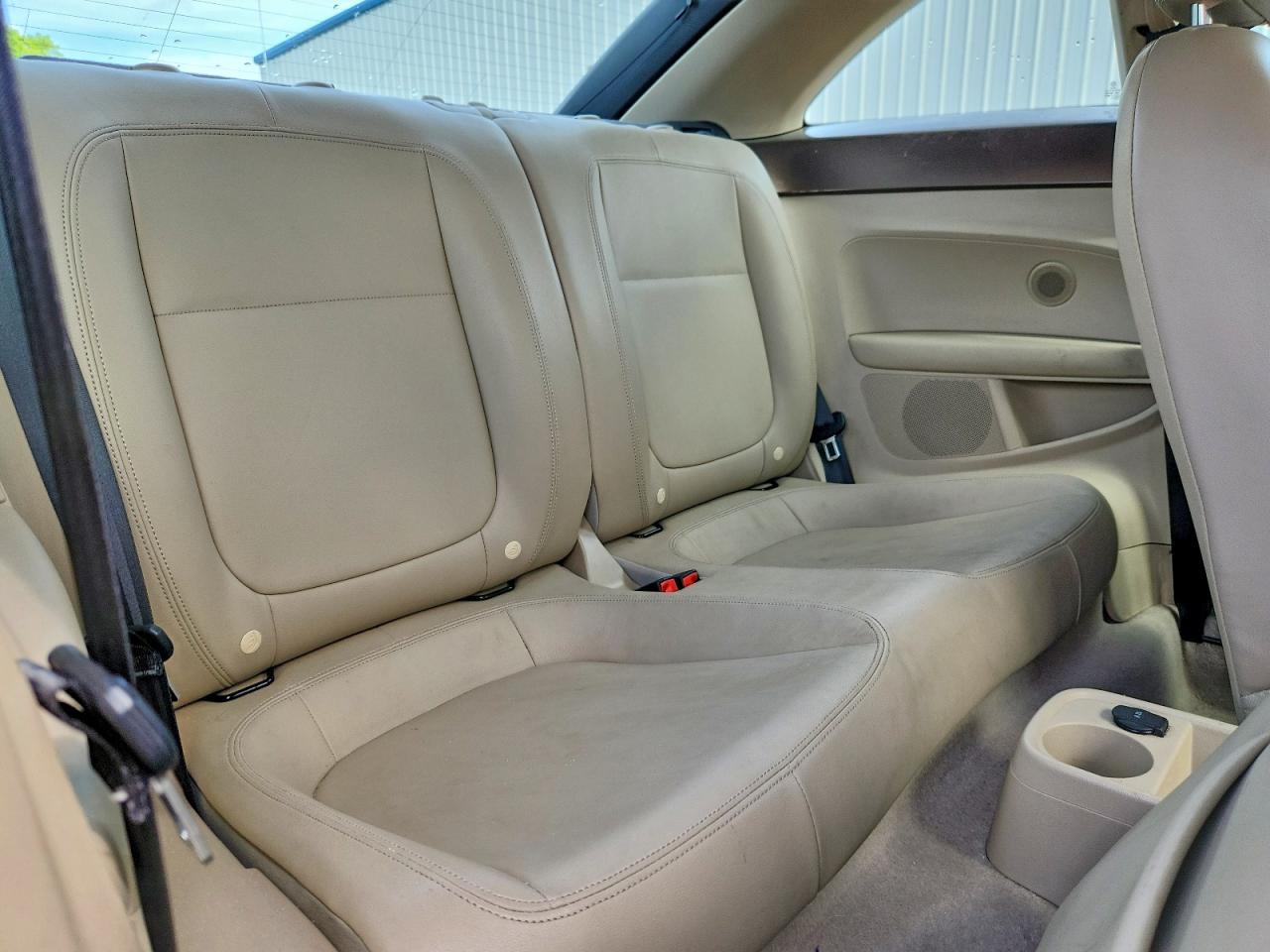 2013 VOLKSWAGEN BEETLE photo 19