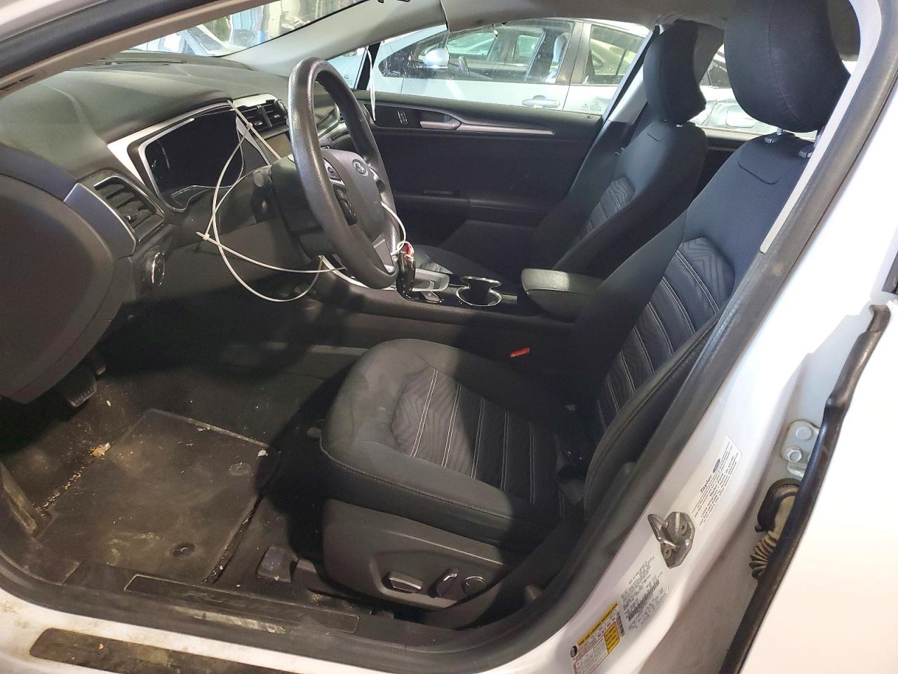 2016 FORD FUSION SE photo 19