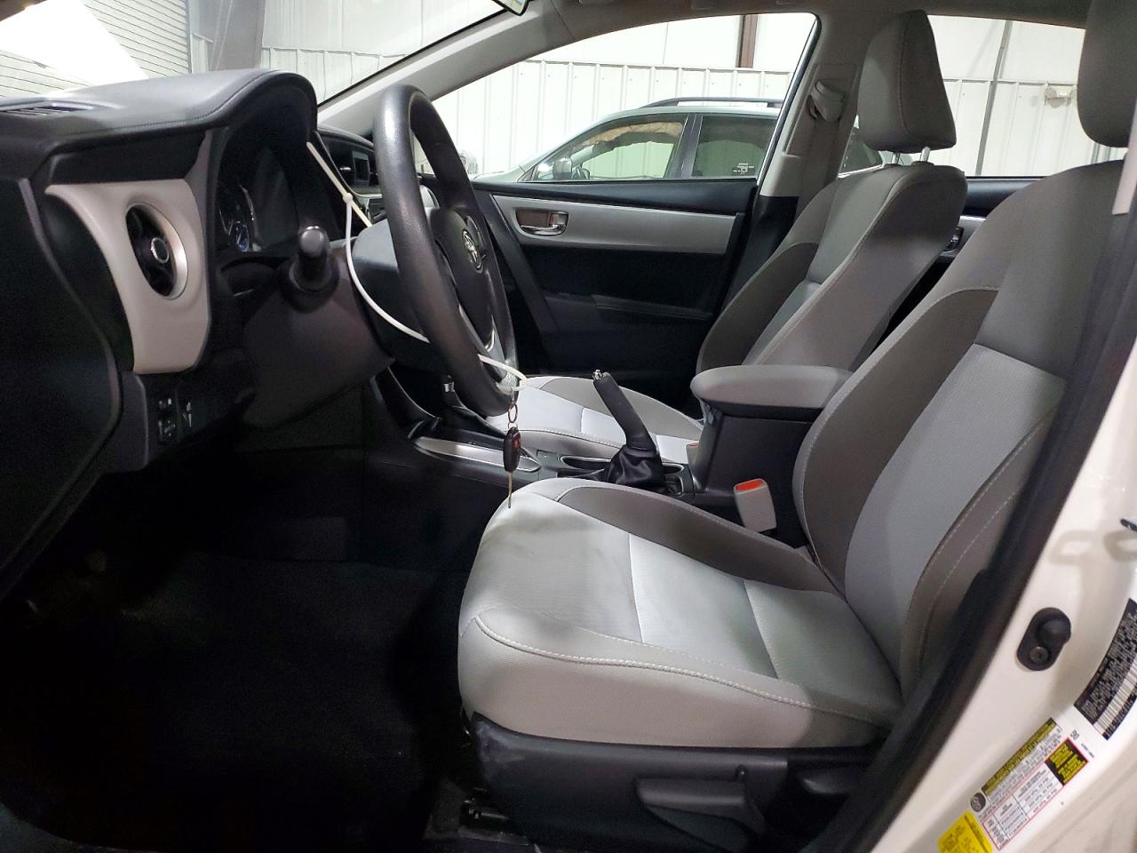 2019 TOYOTA COROLLA LE photo 13