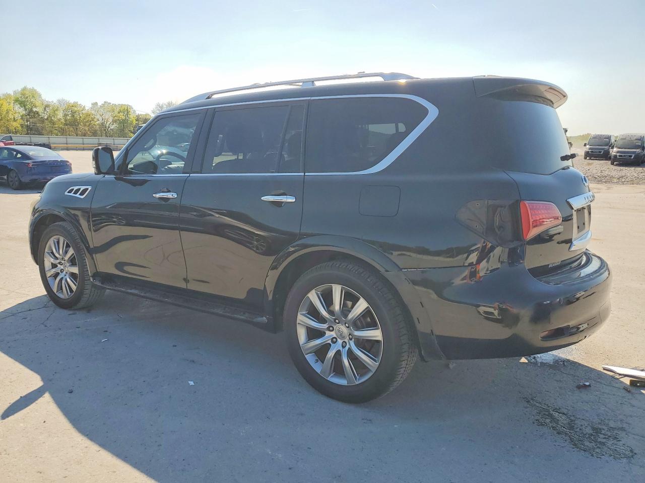 2012 INFINITI QX56 BASE photo 4