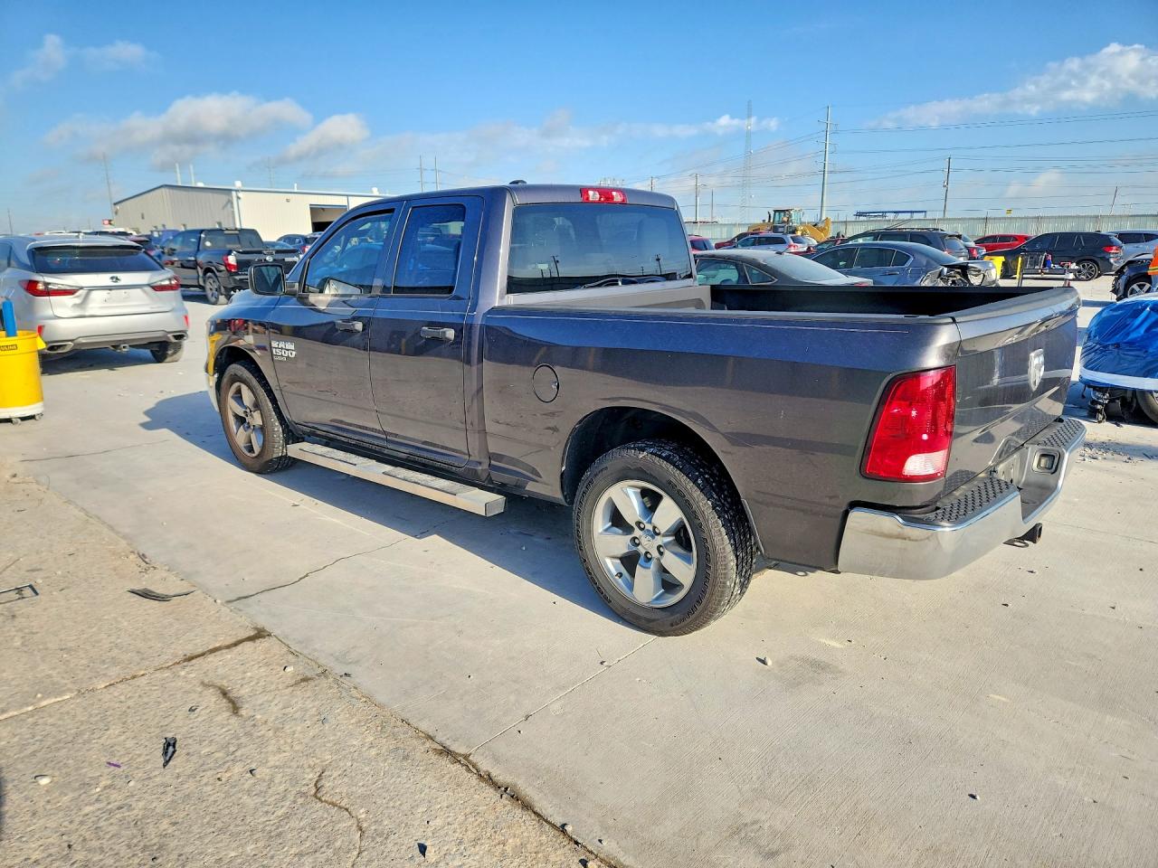 2019 RAM 1500 CLASSIC TRADESMAN photo 3