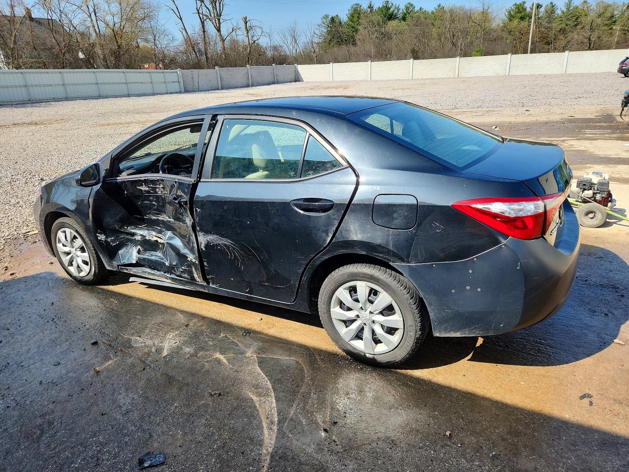 2016 TOYOTA COROLLA LE photo 4