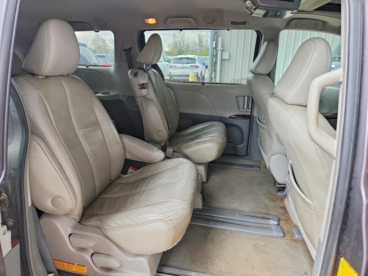2014 TOYOTA SIENNA XLE 8-PASSENGER photo 11