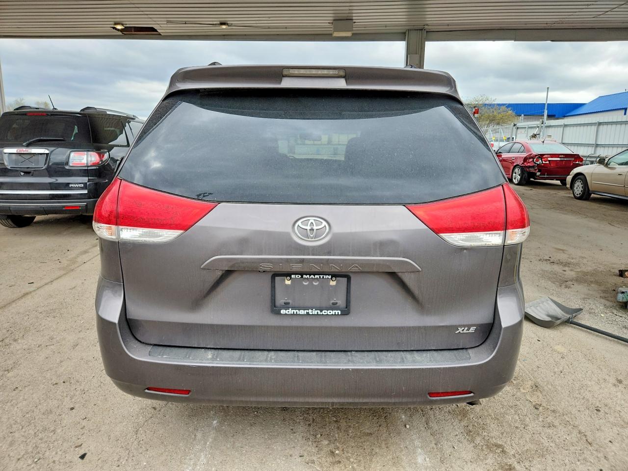 2014 TOYOTA SIENNA XLE 8-PASSENGER photo 6