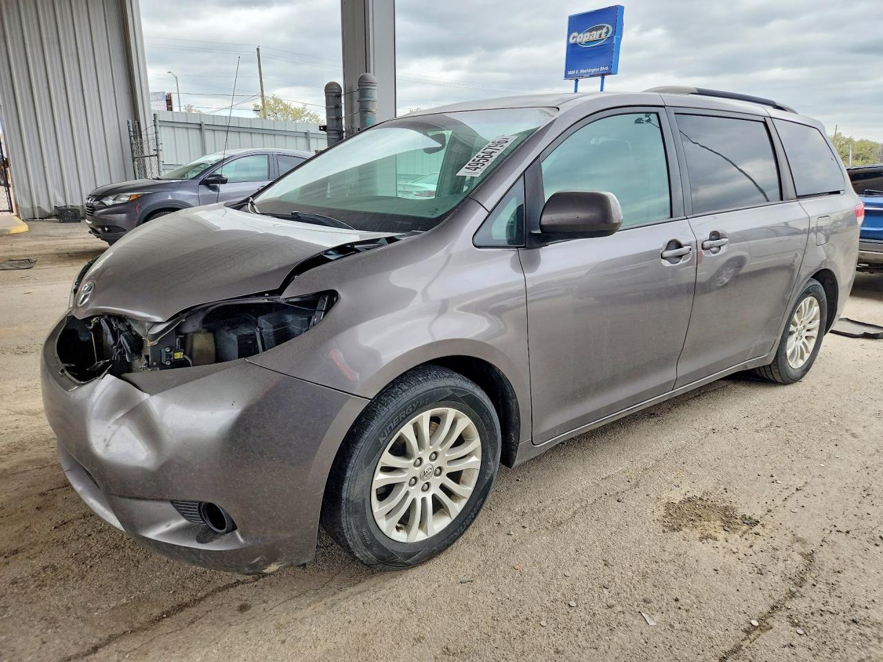 2014 TOYOTA SIENNA