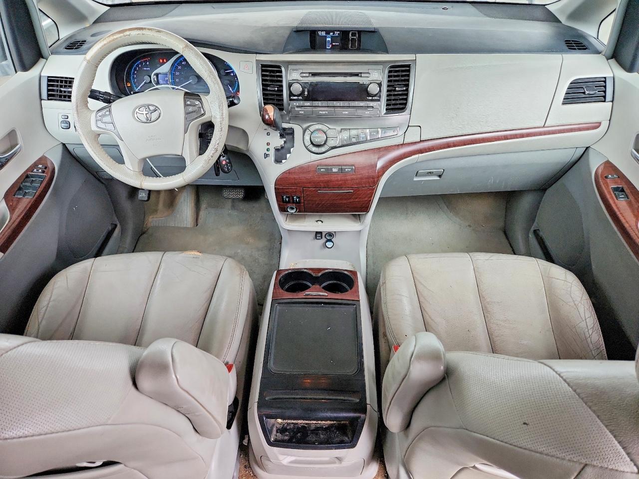 2014 TOYOTA SIENNA XLE 8-PASSENGER photo 8