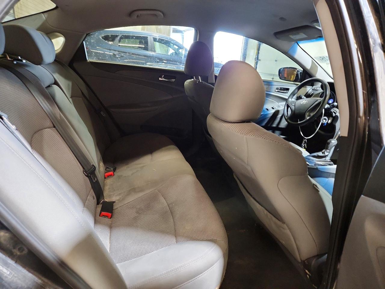 2013 HYUNDAI SONATA GLS photo 28