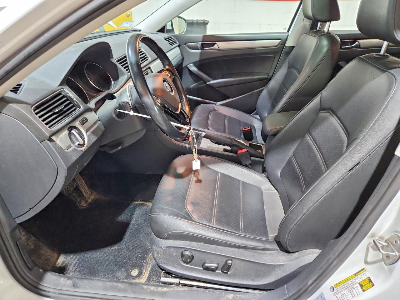 2019 VOLKSWAGEN PASSAT WOLFSBURG photo 13