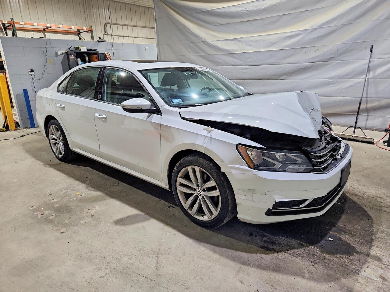 2019 VOLKSWAGEN PASSAT WOLFSBURG photo 7