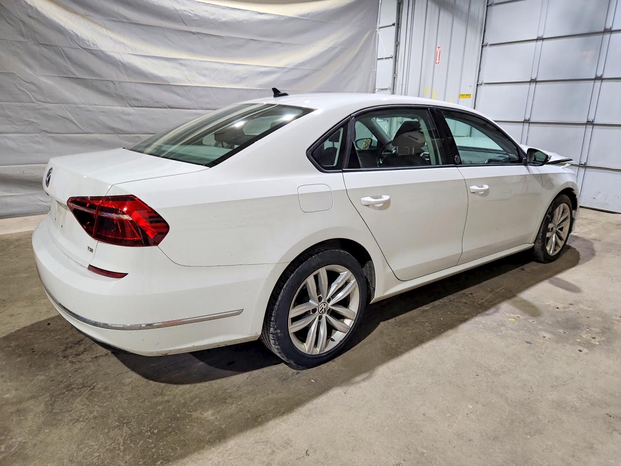 2019 VOLKSWAGEN PASSAT WOLFSBURG photo 5