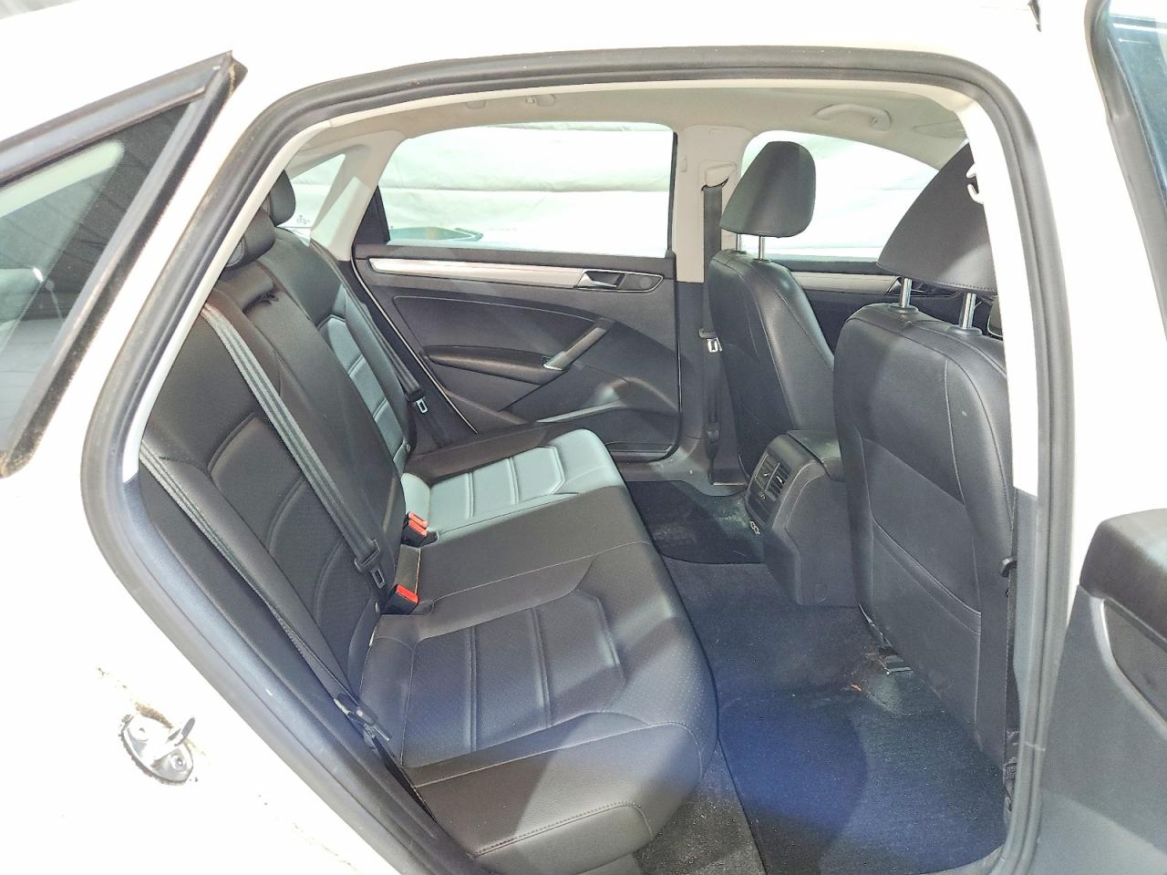 2019 VOLKSWAGEN PASSAT WOLFSBURG photo 19