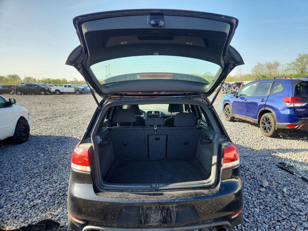 2011 VOLKSWAGEN GTI photo 11