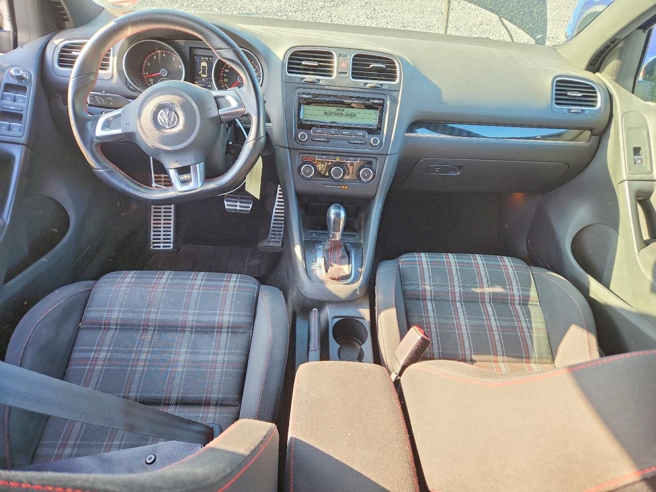 2011 VOLKSWAGEN GTI photo 15