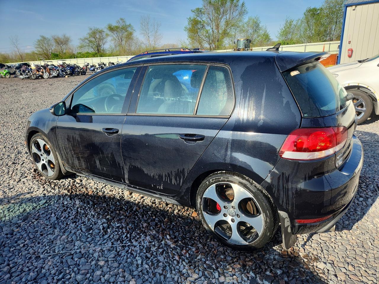 2011 VOLKSWAGEN GTI photo 3