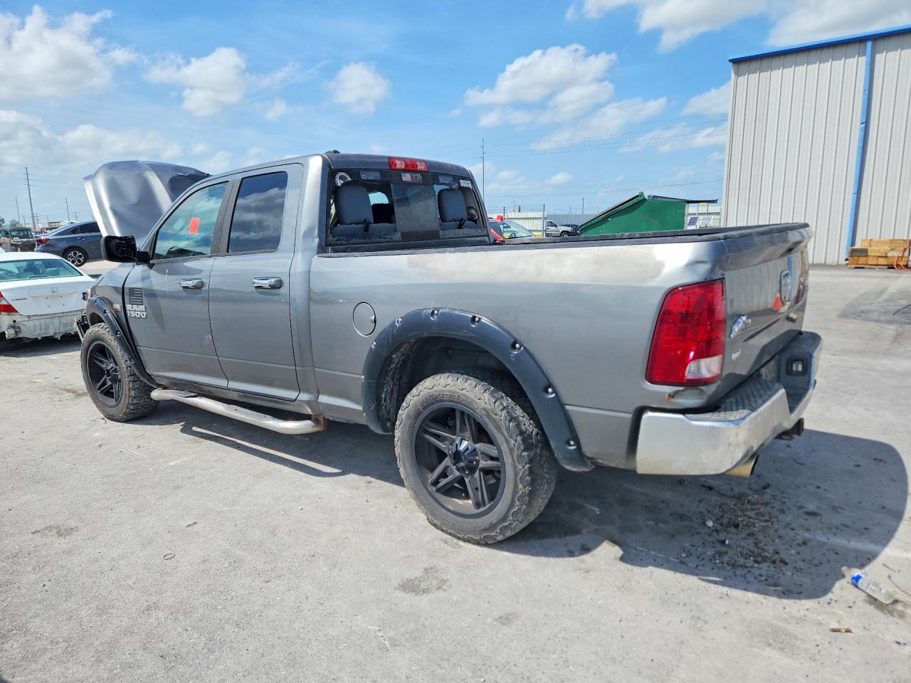 2013 RAM 1500 SLT photo 3