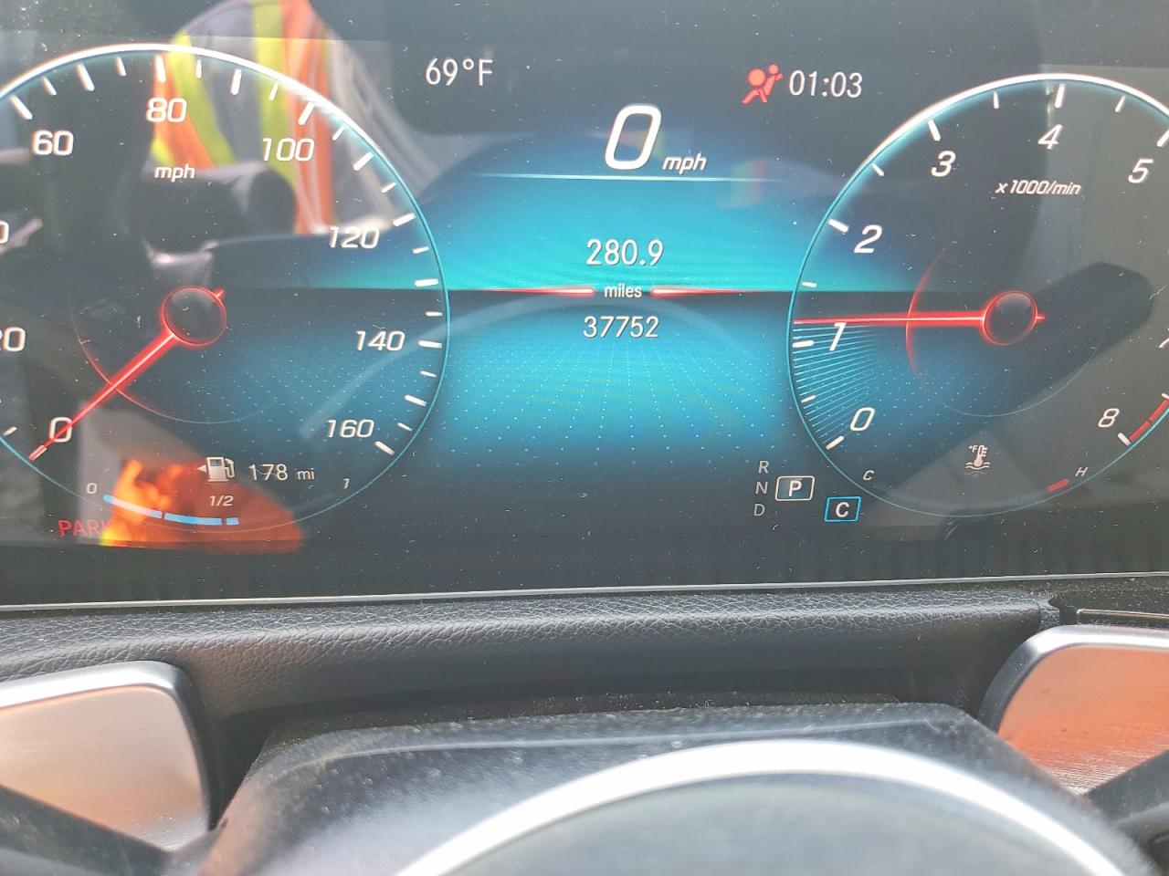 2021 MERCEDES-BENZ GLB 250 photo 17