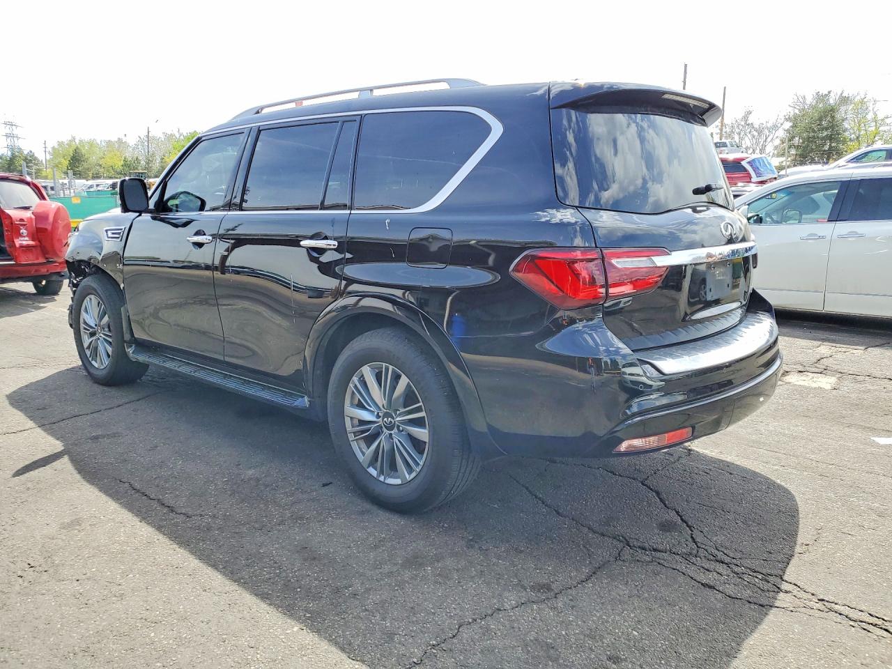 2019 INFINITI QX80 LUXE photo 3