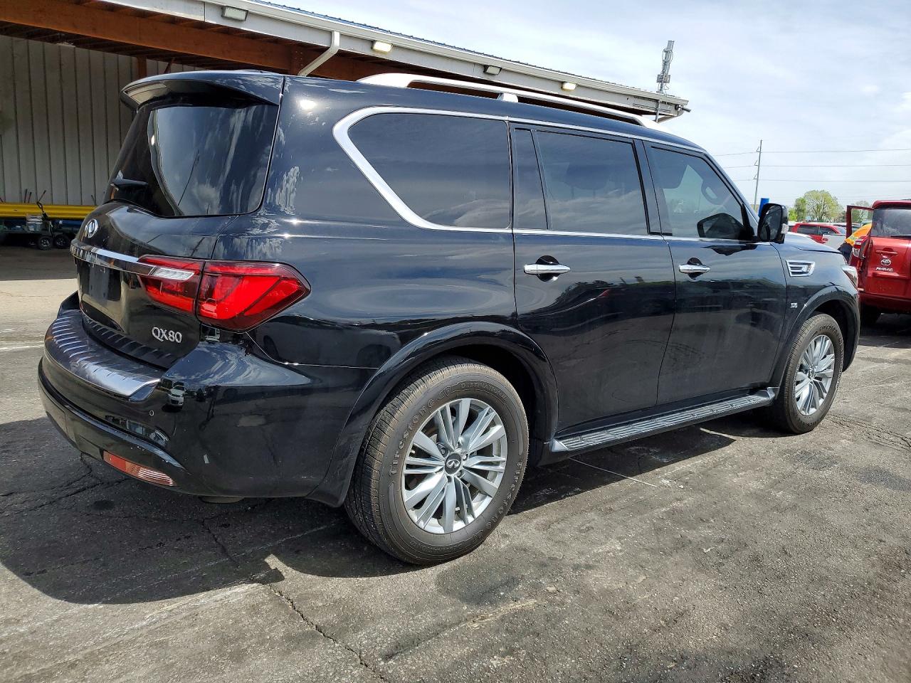 2019 INFINITI QX80 LUXE photo 5