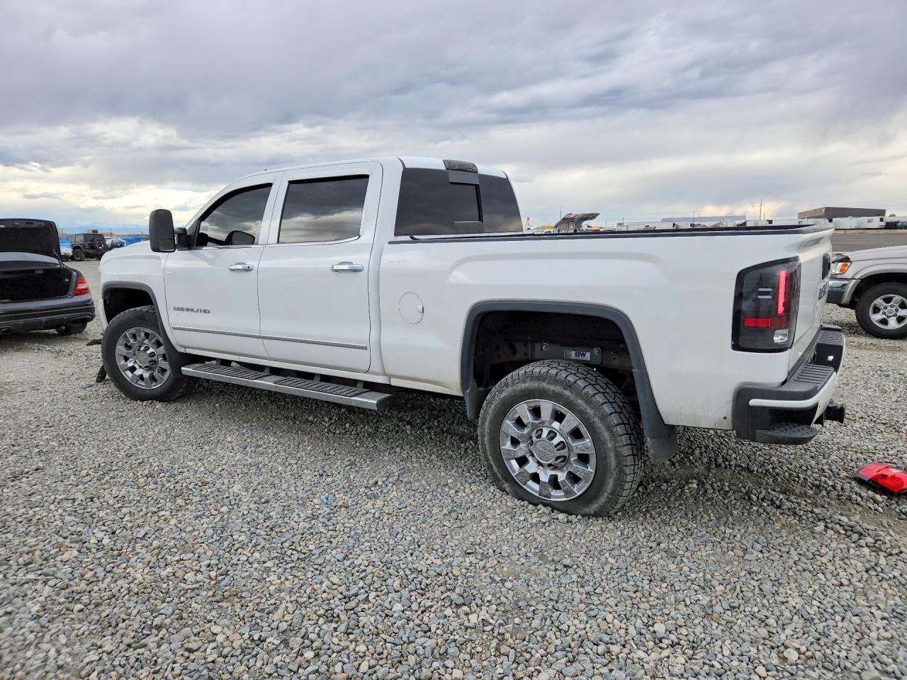 2015 GMC SIERRA K2500 DENALI photo 4