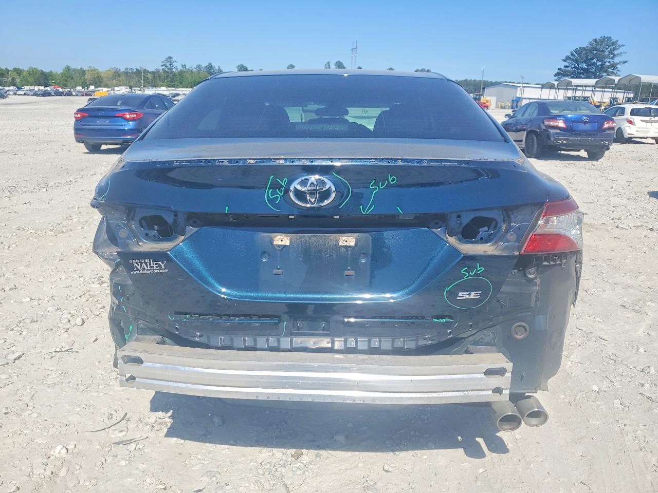2018 TOYOTA CAMRY SE photo 16