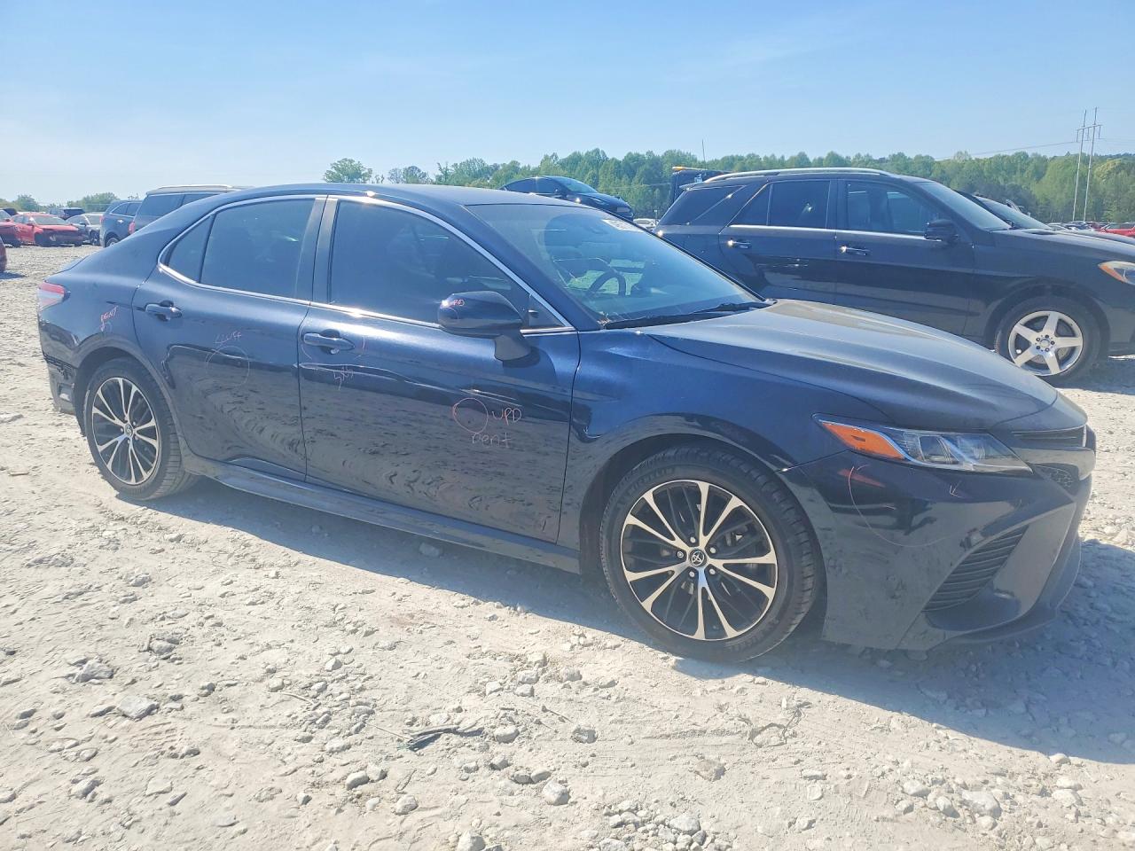 2018 TOYOTA CAMRY SE photo 10
