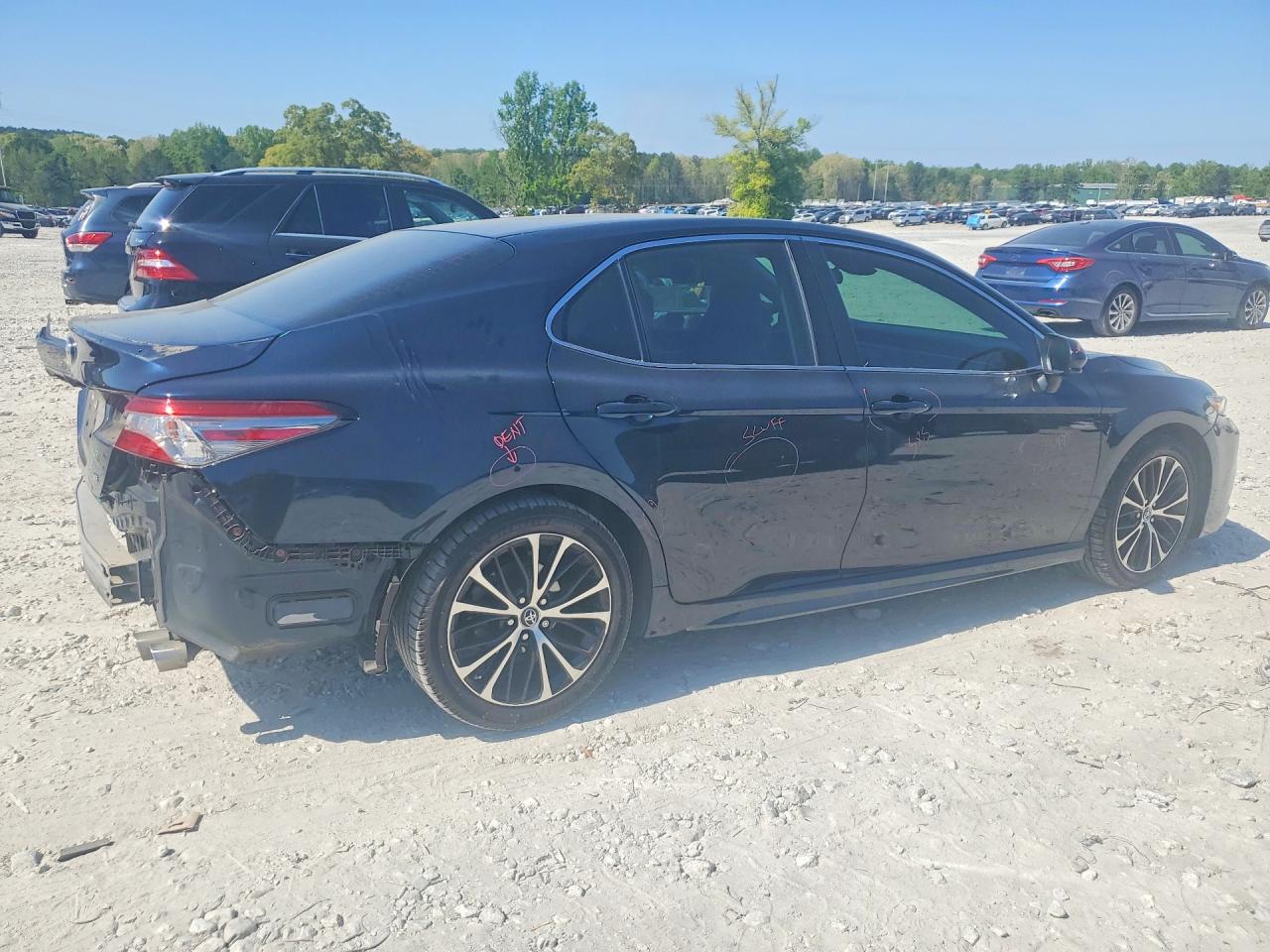 2018 TOYOTA CAMRY SE photo 7